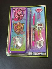 C) Monster High Federmäppchen