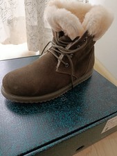 Damen Stiefel, EMU Australia