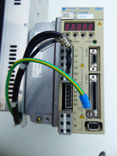 Frequenzumrichter YASKAWA SDGH-15DE mit Filter Schaffner FS5569-16-07 TOP