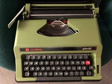 Olympia Splendid  Reiseschreibmaschine im Koffer