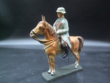 Elastolin General im Mantel