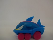 Spiel & Sammelfigur mit Fahrzeug / Hai im Auto