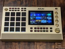 AKAI MPC LIVE 2 W/100