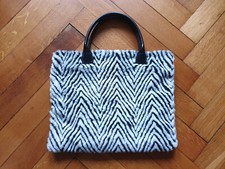 Mega coole Tasche, fake fur, Schwarz/ Offwhite, Made in Italy, NEU