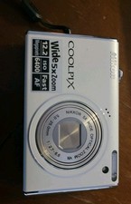 Nikon COOLPIX S640 16,0 MP Digitalkamera - Silber 
