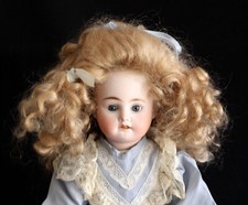 Antike Puppe mutmaßlich