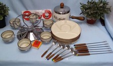 Fondue Set, Schalen, Teller,Gabel, Löffel, Topf, Brennpaste  H 388