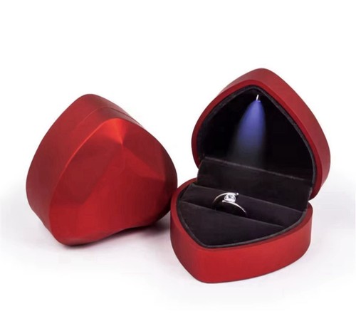 Herzförmige ringbox mit - herzförmige,