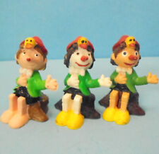 3 Farb-Varianten von PINOCCHIO sitzend = 3 Figuren zusammen HEIMO