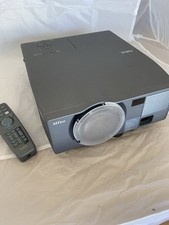 Beamer LCD Projector NEC MT850, inkl. Fernbedienung, Kabel und Koffer