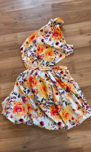 Asymmetrisches ballonkleid mit - ballonkleid,