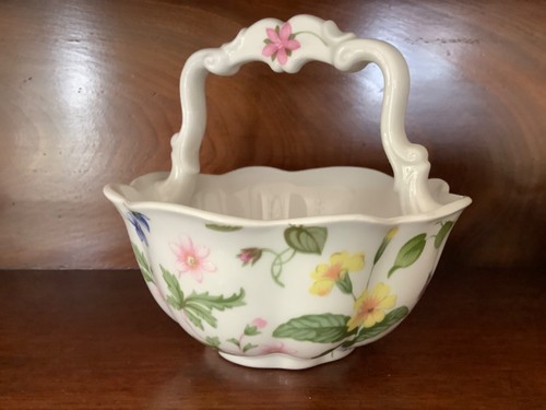 Queens country meadow - meadow, basket