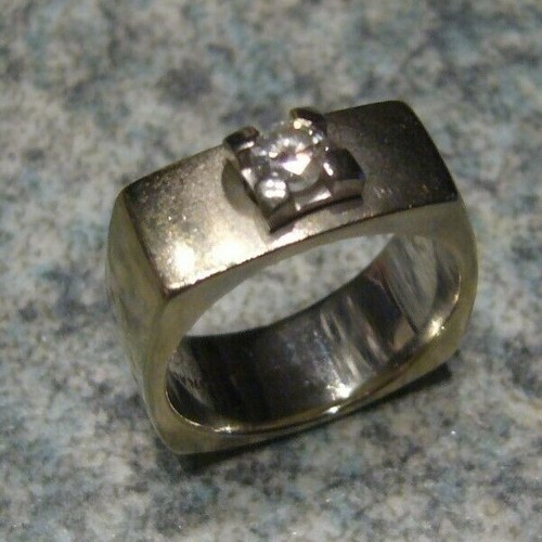 Gold 750 ring - 750,