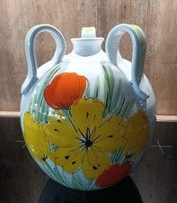 Bauchige Keramik Vase mit drei Henkeln, weiß, Blumendekor in gelb, orange, grün