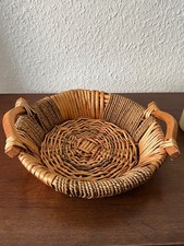 Rustikal geflochtene Korbschale Rund braun Holzgriffe Vintage Tablett Boho MCM