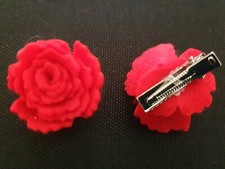 2 Filz Rosen  Deko Blumen rot Brosche Schmuck Verschlüss