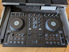 Native Instruments Traktor Kontrol S2 MK1 mit Magma Flightcase [OHNE SOFTWARE!]