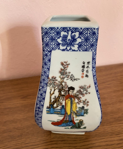 Porzellanvase eckig