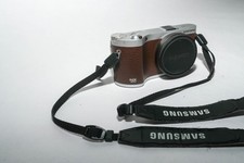 Samsung NX300 Systemkamera – Body ohne Objektiv -Braun -