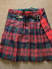 Roter schottischer Tartan-Kilt