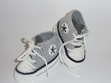 Babyschuhe Babychucks Sneaker Turnschuhe gestrickt gehäkelt weiß silber grau Neu