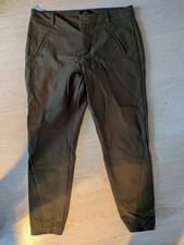 Grüne Hose Only