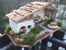 Alpenländische WEIHNACHTSKRIPPE "KASPER" Schindeldach mit Steinen NEU + LED