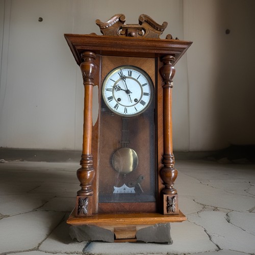 Vintage wanduhr mit - wanduhr, pendel