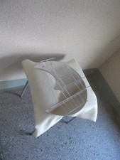 kleines Regal / Setzkasten ohne Tür mit Spiegelbeschichtung in Form eines Mondes