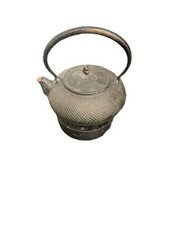 Japanischer Gusseisen Teekessel mit Stövchen antik