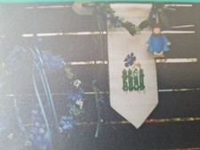 Original Stickvorlage Gartenzaun mit Blume blau von Kreativ Stube