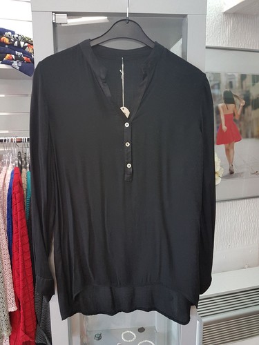 Schwarze bluse hinten länger - hinten,