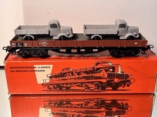 MÄRKLIN 4515, Niederbordwagen mit 2 LKWs, 4 achsig.  Im Original Karton.