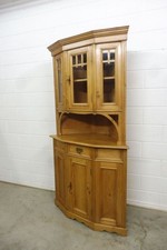 Schöner Eckschrank