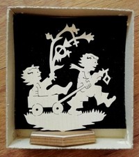 Laubsäge Volkskunst Kinder mit Bollerwagen Firma Geno Erzgebirge Marienberg DDR