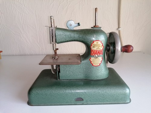 Alte kleine nähmaschine - kleine,