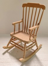 Schaukelstuhl -Puppenhaus