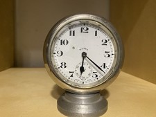 Antike Autouhr mit Handaufzug