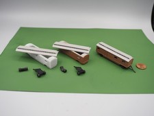 2 Stück Zirkus Wohnwagen