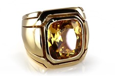 Großer Ring mit schönem