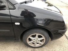 VW Polo 9N 9N1 Kotflügel vorn rechts Beifahrerseite LC9Z Black Magic Perl