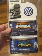 PAIR OF GREEN-LIGHT CLUB V