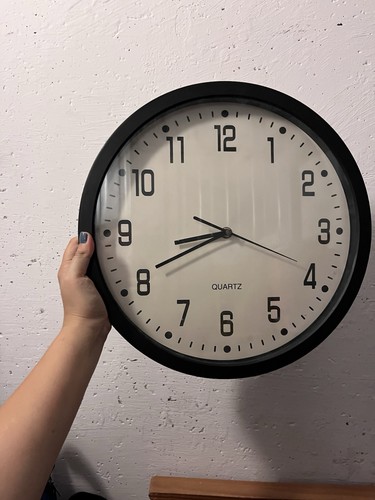 Schlichte schwarze wanduhr - schwarze,