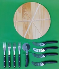 Pizzabrett mit Pizzaschneider