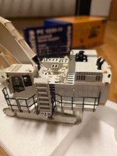 Komatsu PC1250-11 Weiß mit