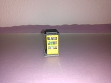 Preiser Holz Telefonzelle mit telefonierender Dame