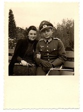 Paar auf parkbank deutsche - –,