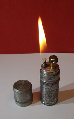 Uraltes sturmfeuerzeug - uraltes,