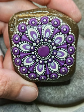 Mandala Stein, lila, Glücksbringer, Naturstein vom Bodensee, handbemalt, Unikat