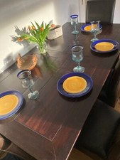 Rustikaler Massivholz-Esstisch im Landhaus-/Kolonialstil